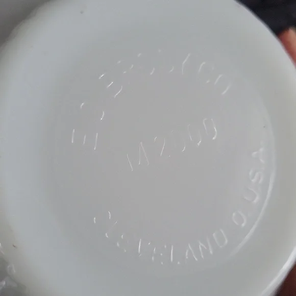 E.O. Brody Milkglass Vintage Bowls/Pair - Picture 5 of 7